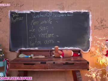 girl
        livecleo cam image #5776450