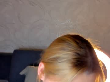girl
        murbur cam image #2014870