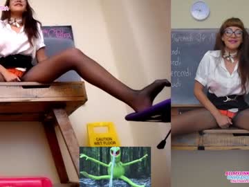 girl
        livecleo cam image #1593654