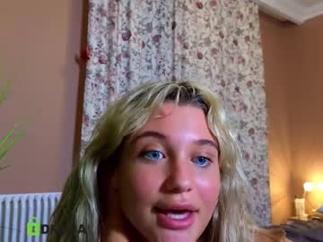 girl
        miaakkelly cam image #2354510