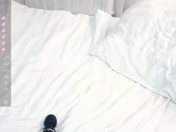 girl
        synneeastes cam image #4769939