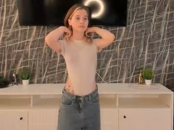 girl
        lynnatlee cam image #3873094