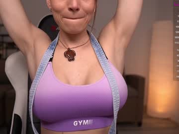 girl
        laraslife cam image #1142947