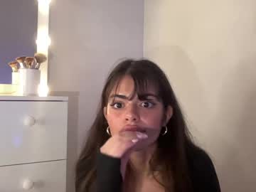 girl
        poutyselena cam image #4359023