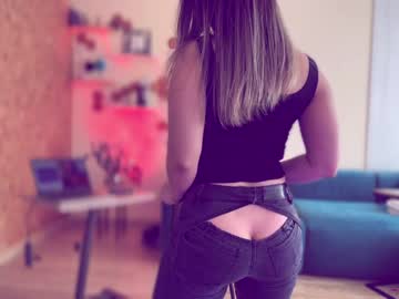 girl
        _artease_ cam image #1135837