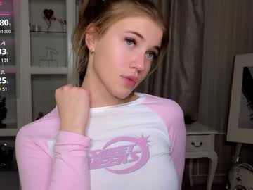 girl
        cute_fox_girl cam image #5615288