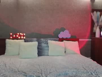 girl
        ellywilsons cam image #1872583