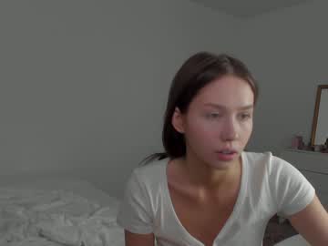 girl
        vivienne_westwoood cam image #1534299