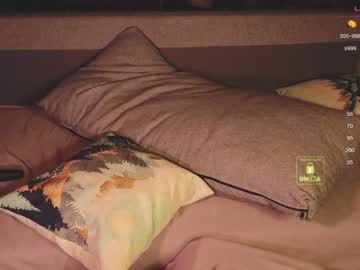 couple
        knock1knock cam image #2918399