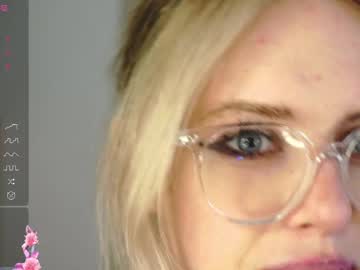 girl
        audreycarvin cam image #6663422