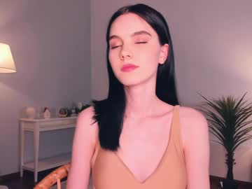 girl
        mariamhailey cam image #3473902