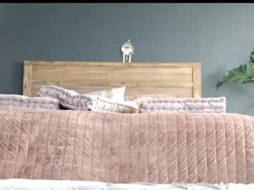 couple
        mssbb cam image #6154368