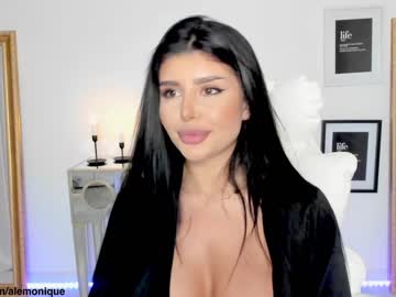girl
        moniqueeass cam image #4149577