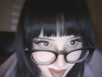 girl
        lottiepoppie cam image #3283793