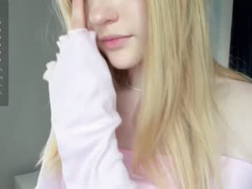 girl
        maidabuoy cam image #3902846