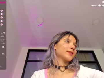 girl
        honey_pinkgreen cam image #1252825