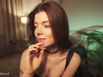 girl
        auddicted cam image #703529