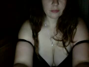 girl
        betty_balloons cam image #3053352