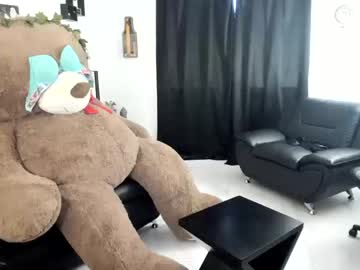 girl
        emoxbunny cam image #2718543