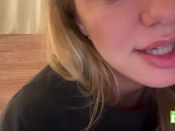 girl
        brookechance cam image #3066977