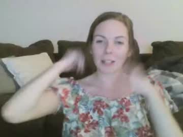 girl
        cloverqueen21 cam image #3812767