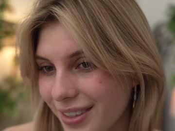 girl
        refined_style cam image #5643269