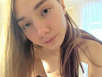 girl
        mariamgroves cam image #3718713