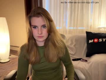 girl
        cute_siberian_girl cam image #5448363