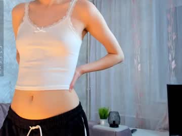 girl
        julianacrosier cam image #3523191