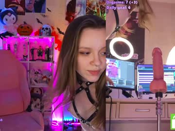 girl
        gwen_allen cam image #5376473