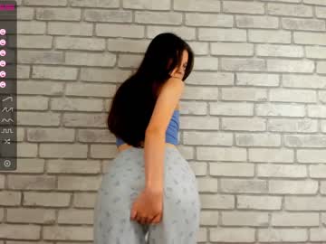 girl
        carolynjacquelins cam image #261939