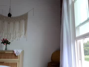 girl
        littlegreekflower cam image #2230434