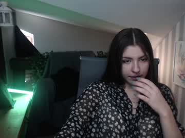 girl
        _nel cam image #21130