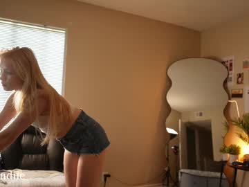 girl
        bestblondiiecb cam image #6847994
