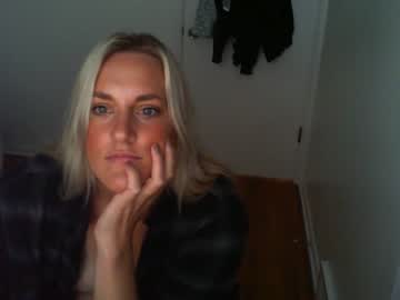 girl
        daisyboom18 cam image #2445999
