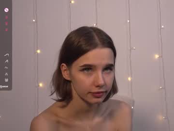 girl
        happynewdear cam image #6271443