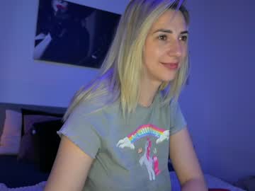 girl
        allayah cam image #1215228