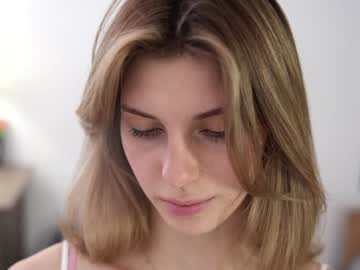 girl
        refined_style cam image #4942908