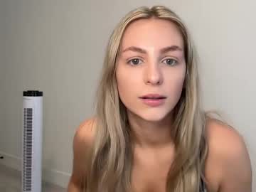 girl
        summerlovingg cam image #4586592