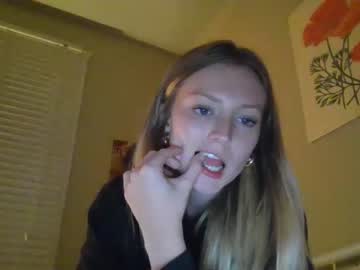 girl
        ellenglow69 cam image #3999720