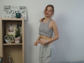 girl
        vivien_slender cam image #3441955