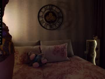 girl
        karrin cam image #2529721