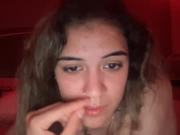 girl
        daisycremm cam image #4179453