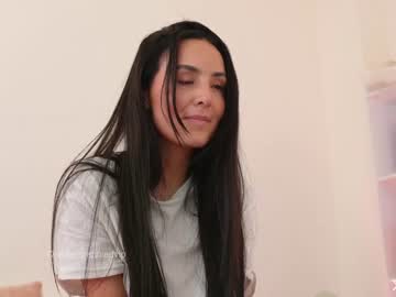 girl
        annie_dreams cam image #3804403