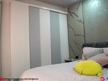 girl
        nina_mon cam image #2901503