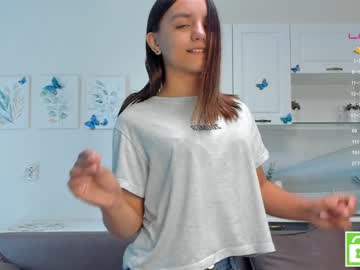 girl
        karalyons cam image #2039285
