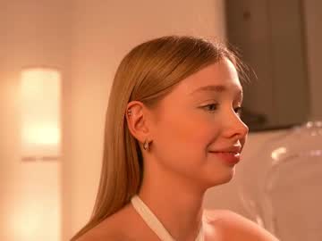 girl
        april_blush cam image #6216629