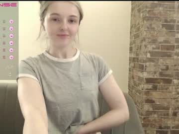 girl
        lucydelovely cam image #745378