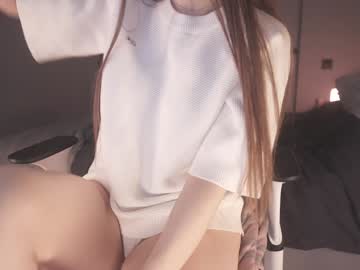 girl
        alice_kosmos cam image #6784623