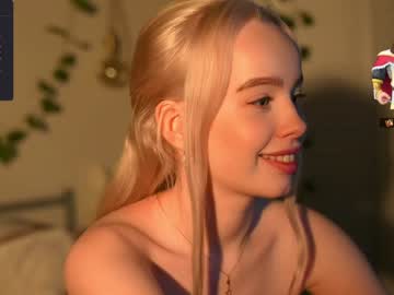 girl
        mother__of__dragons cam image #3208051